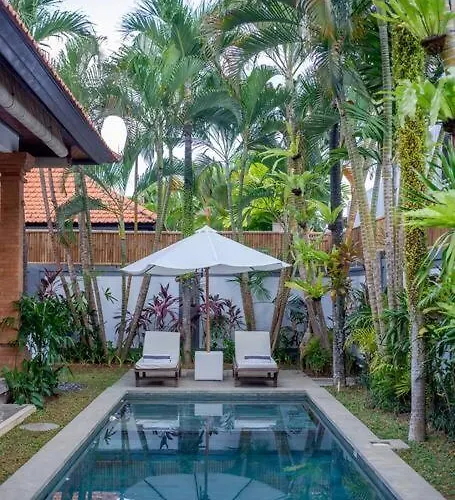 Amazing Prime Location In - 15 Minutes Walk To The *