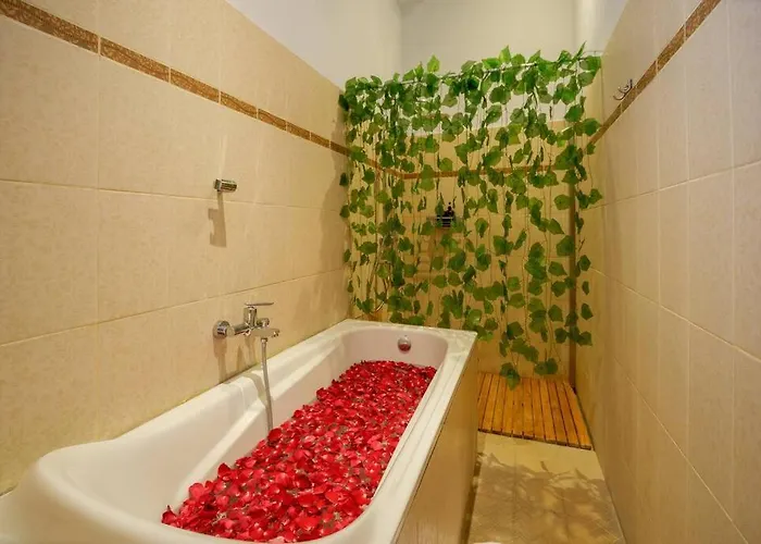 Amazing Prime Location In - 15 Minutes Walk To The Villa